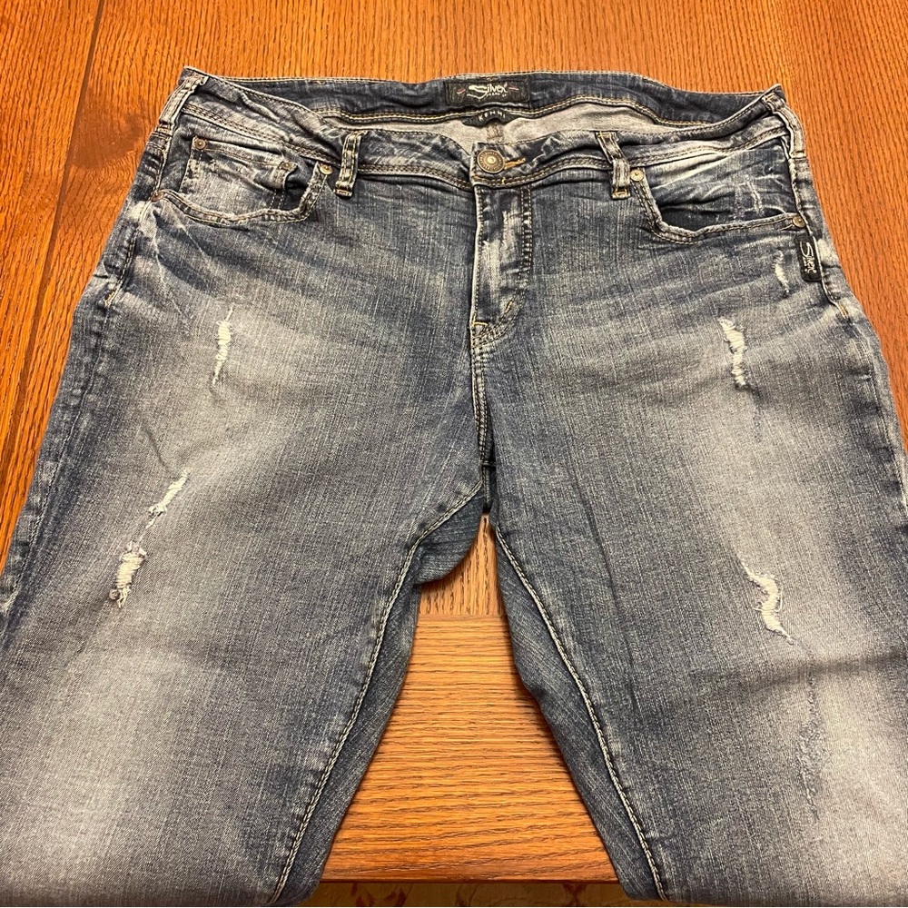 Silver Jeans Crop w/ Zip Side